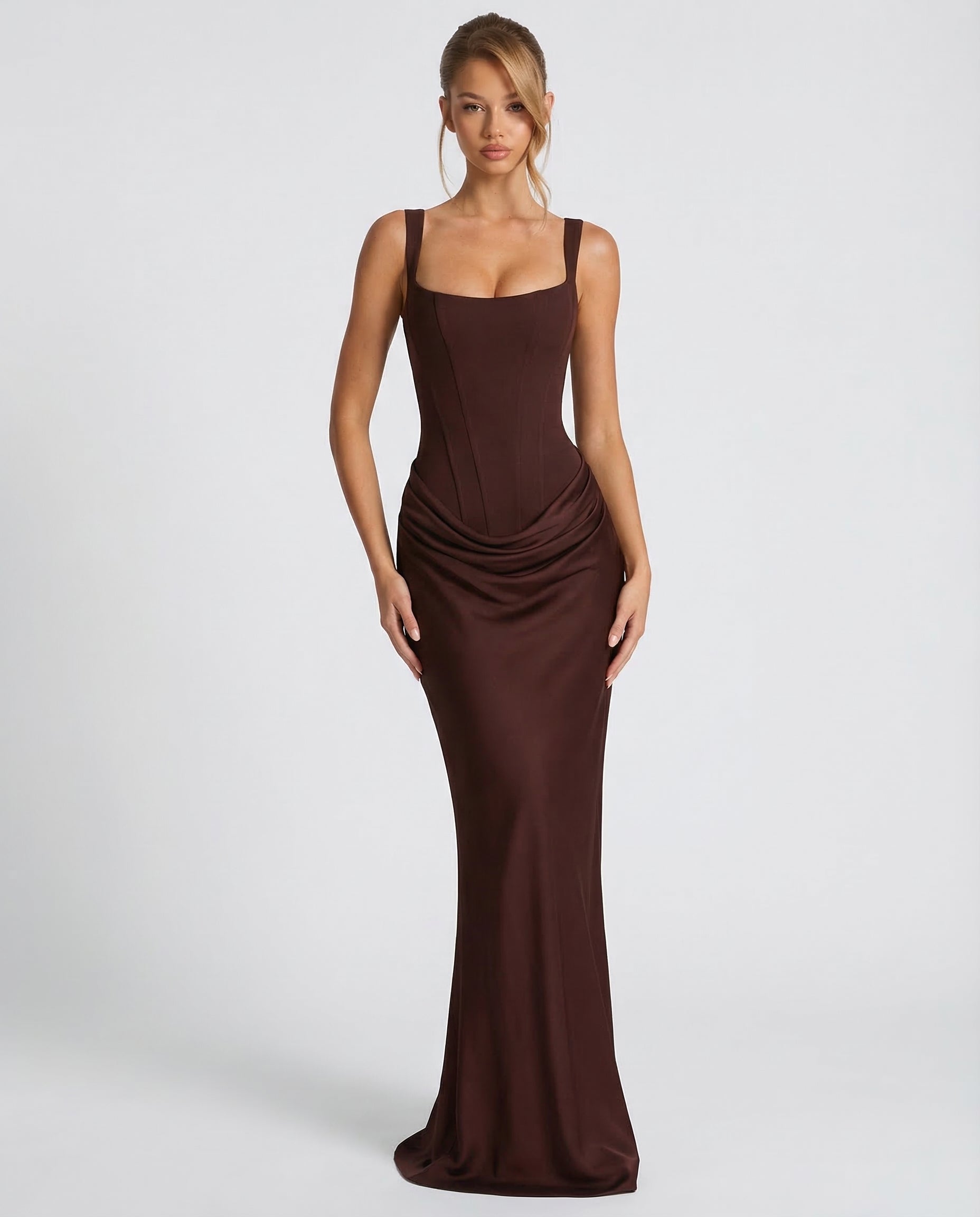 Robe Maxi Ajustée Satinée avec Effet Sablier Élégant