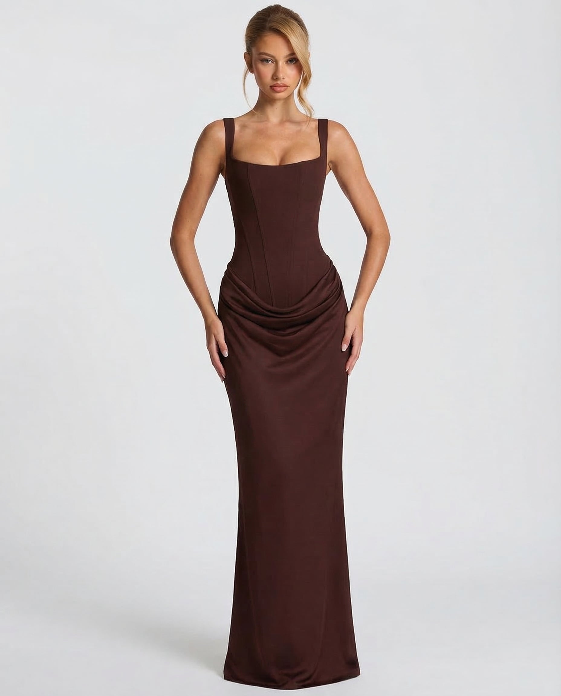 Robe Maxi Ajustée Satinée avec Effet Sablier Élégant