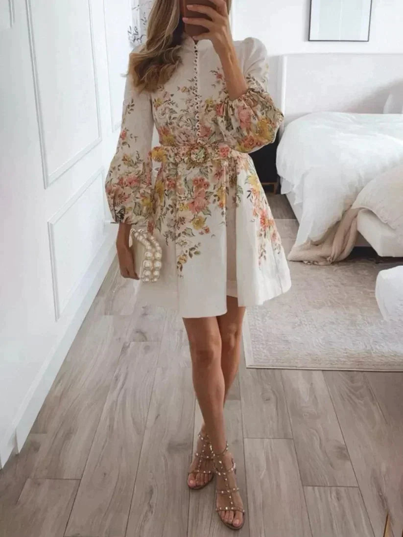 Robe Mini Fleurie à Manches Bouffantes – Élégance Romantique