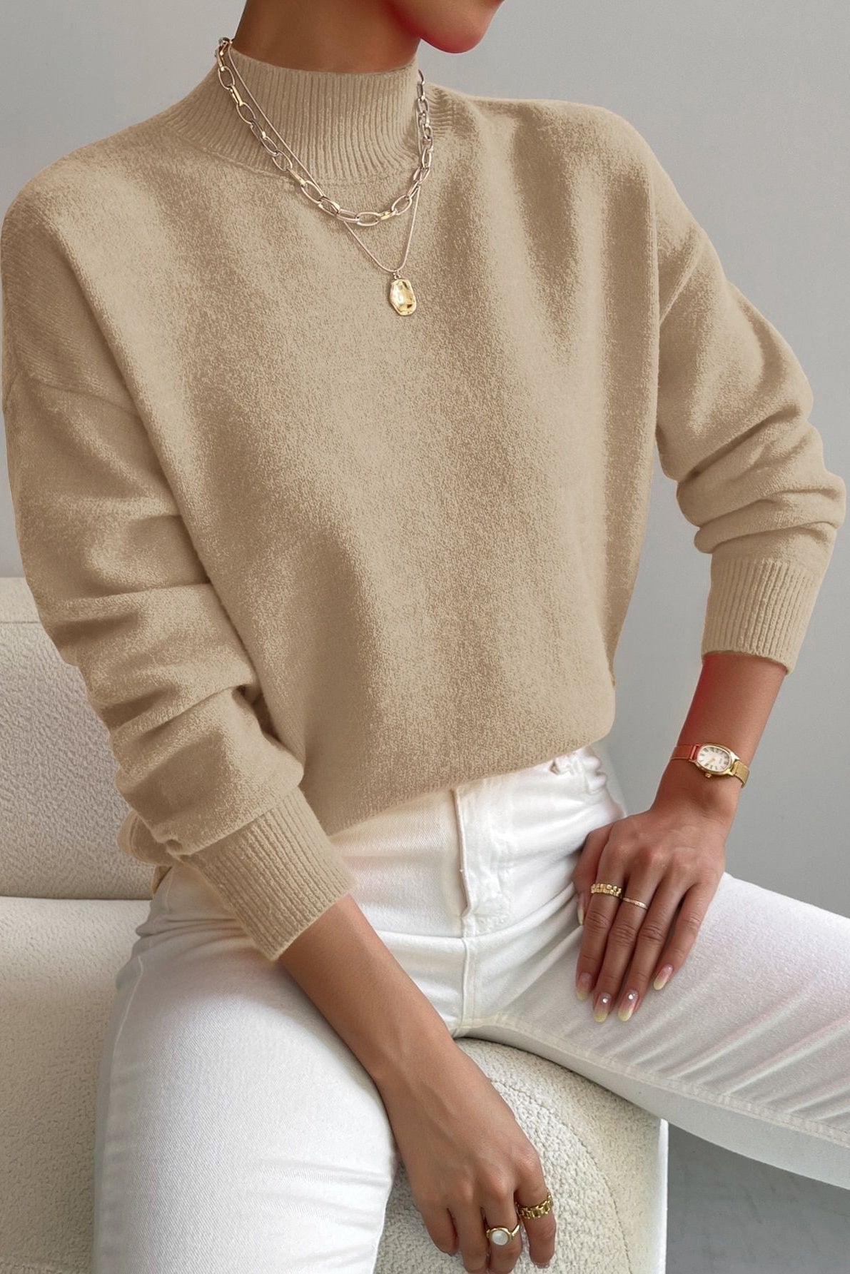 Pull femme en tricot doux à col montant