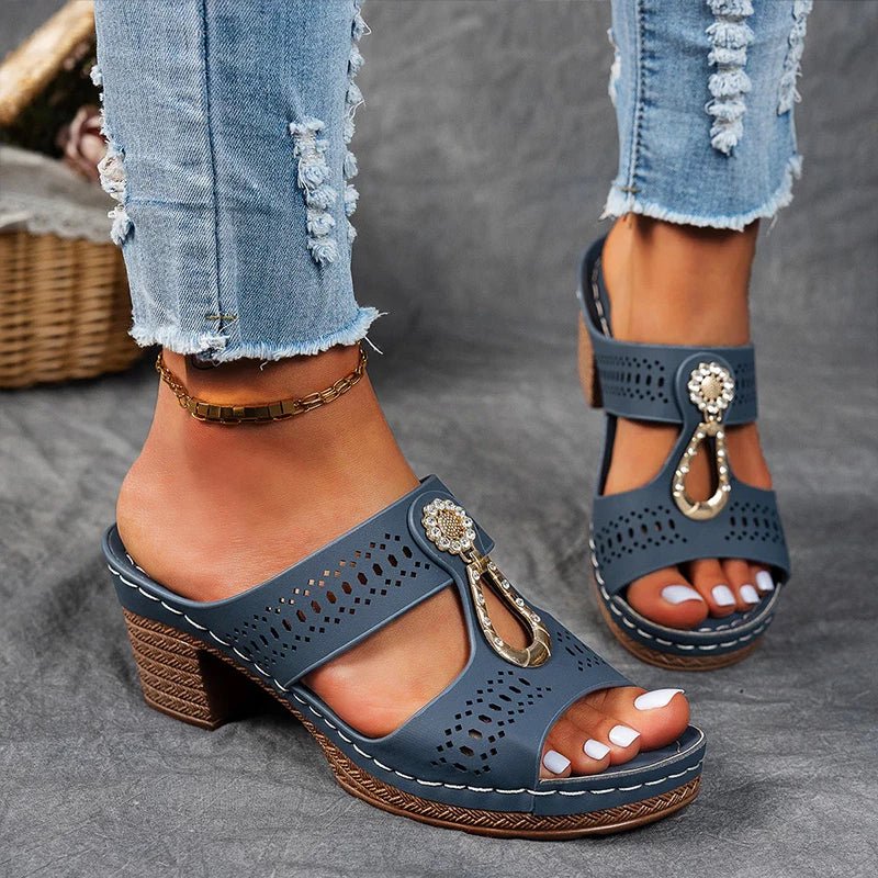 Sandales orthopédiques femme à talon confortable et détails ajourés