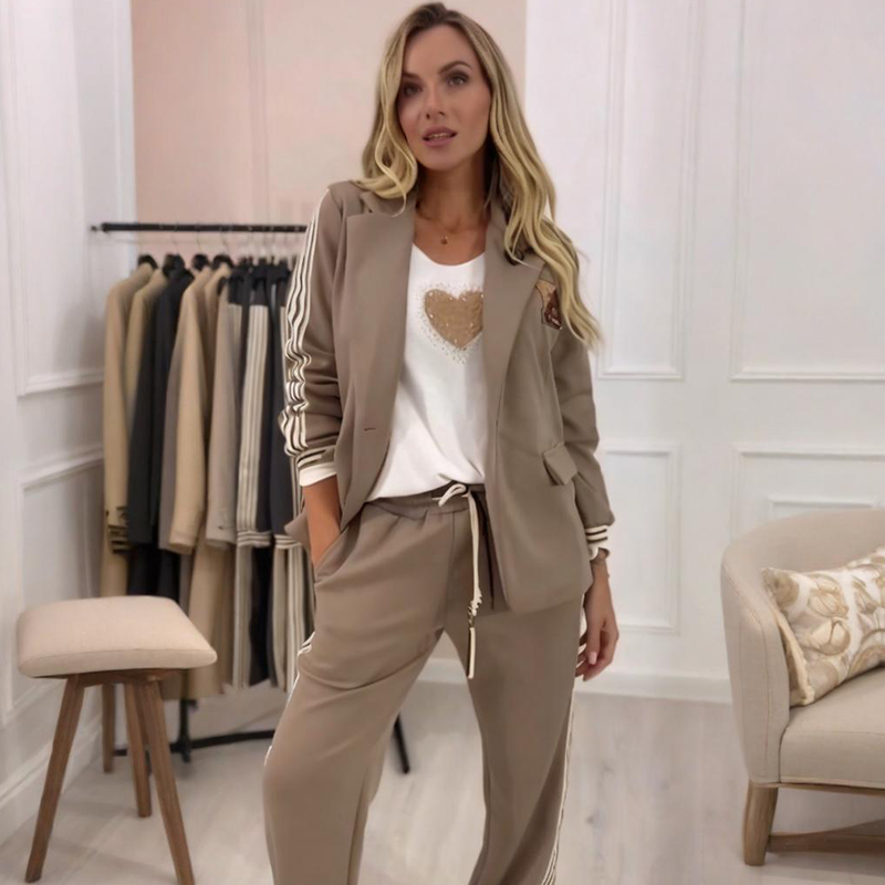 Ensemble femme décontracté avec écusson décoratif