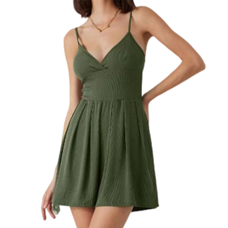 Combinaison femme à bretelles avec short intégré et jupe évasée