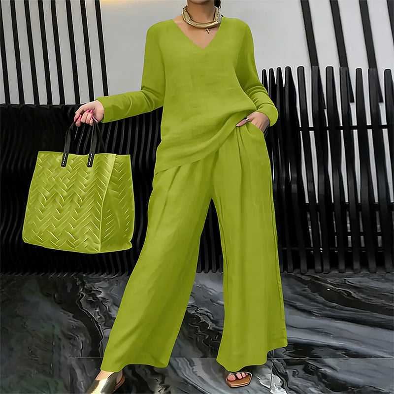 Ensemble femme fluide avec pantalon large et col en V élégant