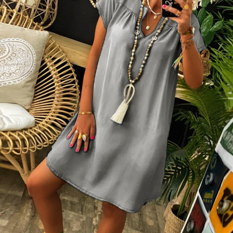 Robe femme légère à col V et silhouette fluide effet denim