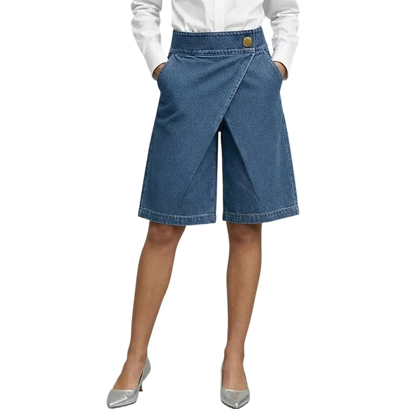 Short femme effet denim à coupe portefeuille asymétrique