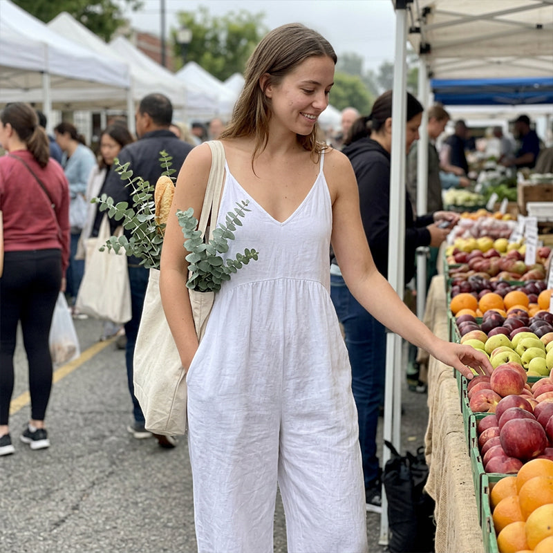 Combinaison femme à bretelles fines et jambes larges