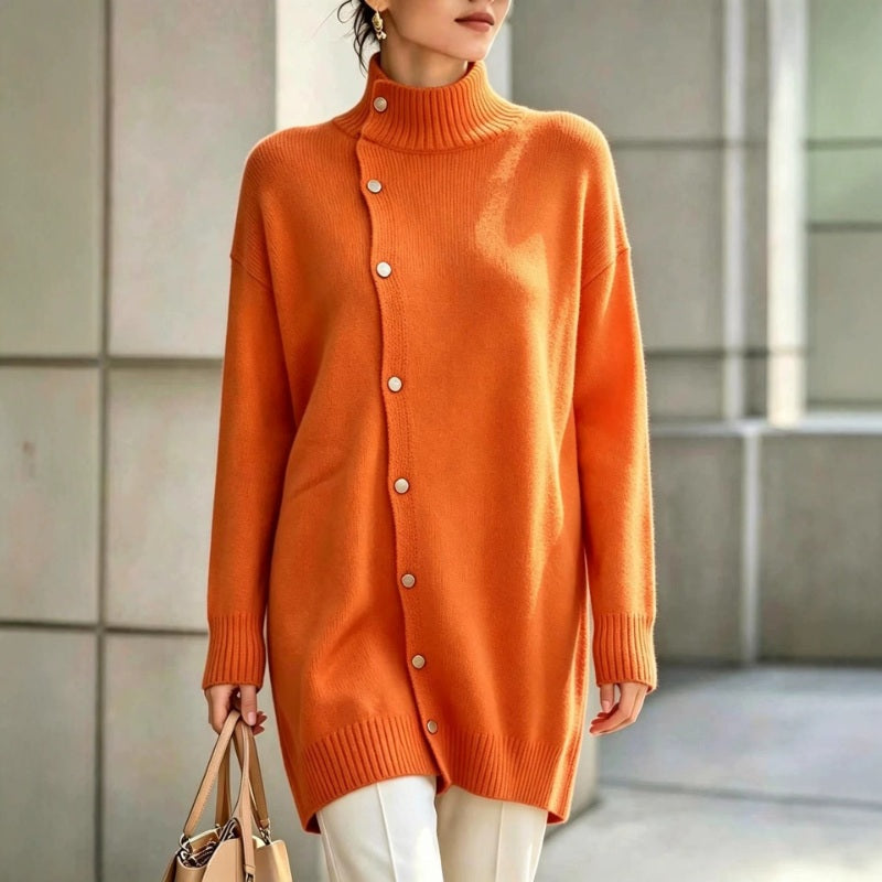 Pull femme long à col roulé avec boutons asymétriques