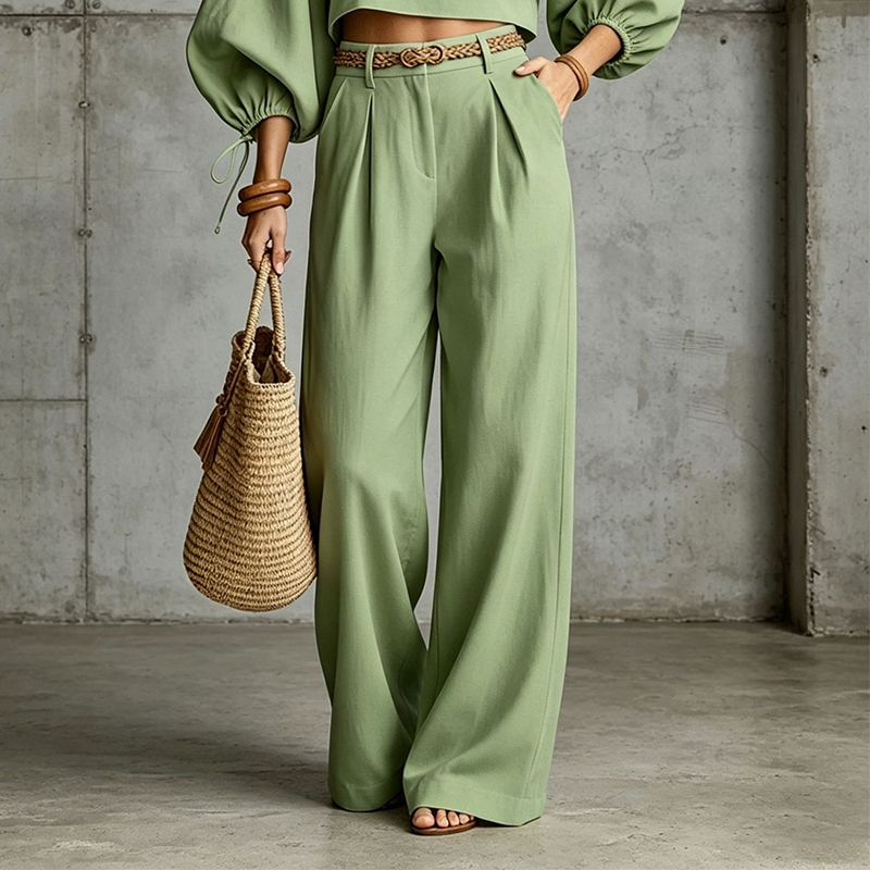 Ensemble femme deux pièces avec haut court et pantalon large