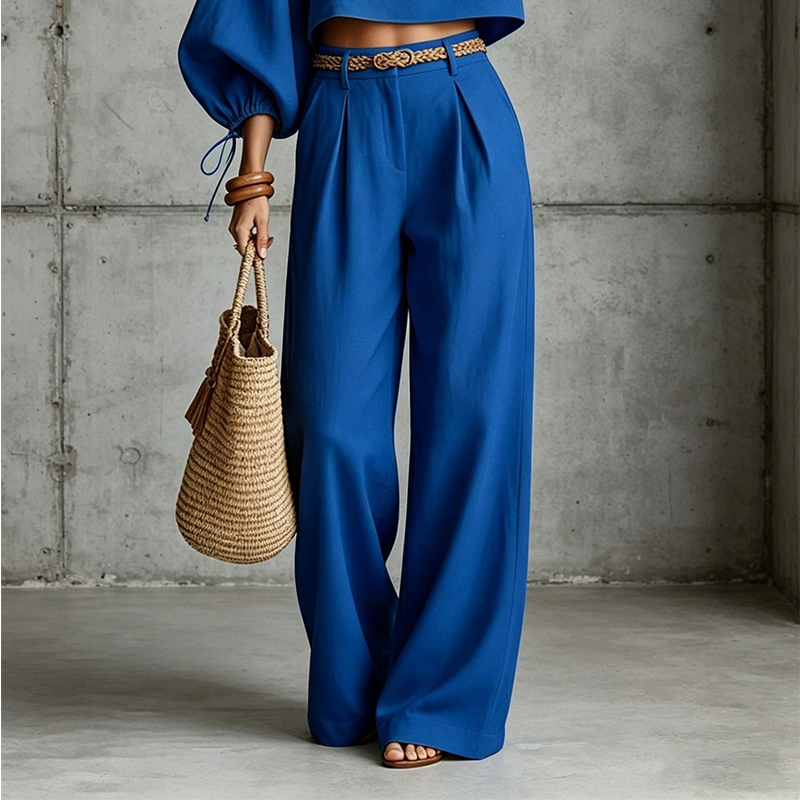 Ensemble femme deux pièces avec haut court et pantalon large